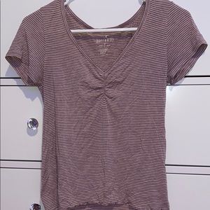v neck american eagle t-shirt